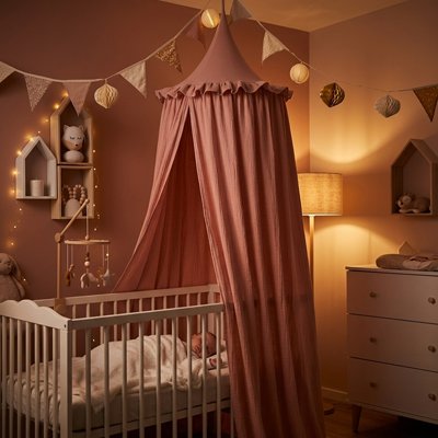 beau ciel de lit bébé rose
