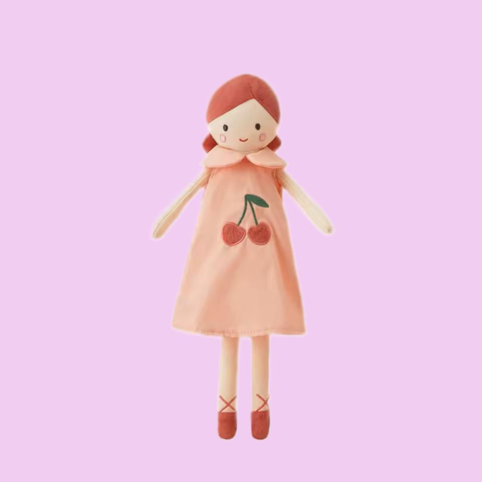 peluche cerise douce debout bras ouverts