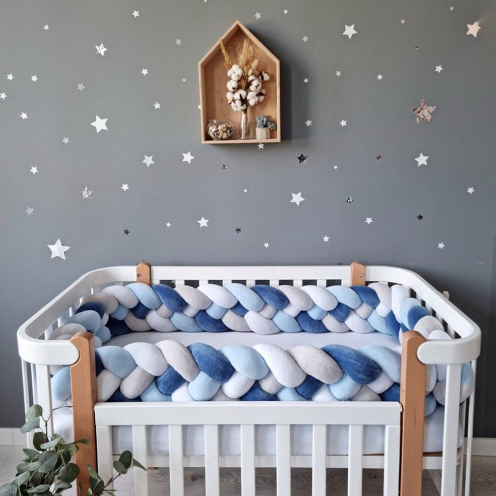 tresse de lit bleue blanche chambre enfant etoilee