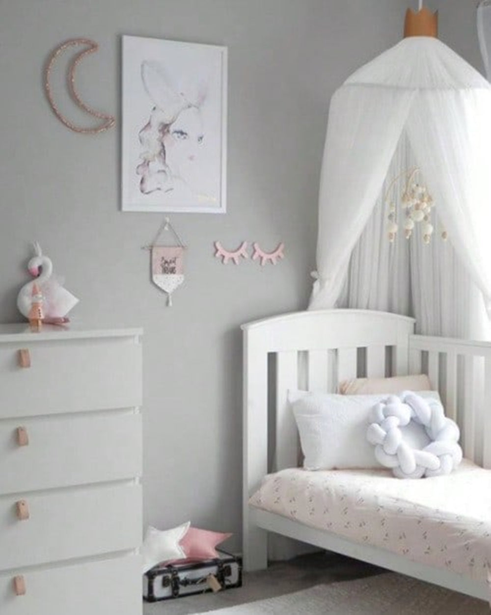 beau ciel de lit bébé blanc