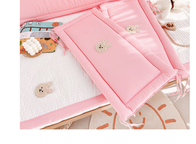 beau tour de lit respirant rose