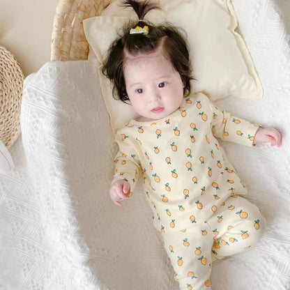 bébé allongé pyjama bébé fille fruité