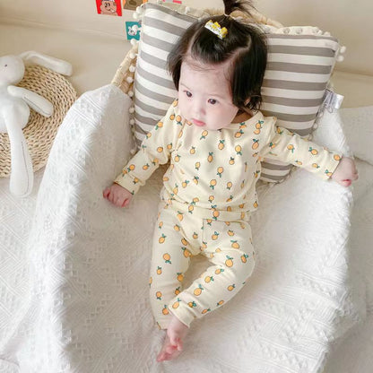 bébé assise pyjama bébé fille fruité