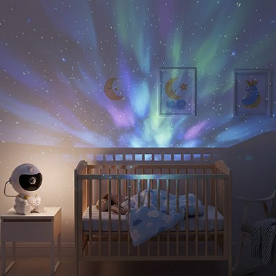 bébé dort avec veilleuse projection astronaute