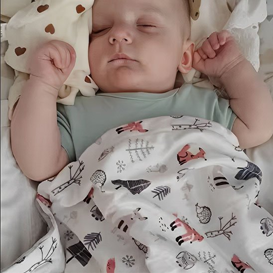 bébé dort couverture bébé motif hivernal
