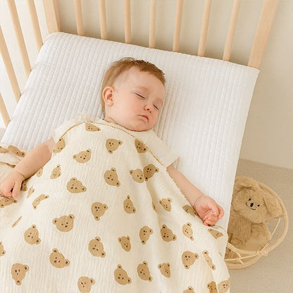 bébé endormi sous couverture bébé tête ourson
