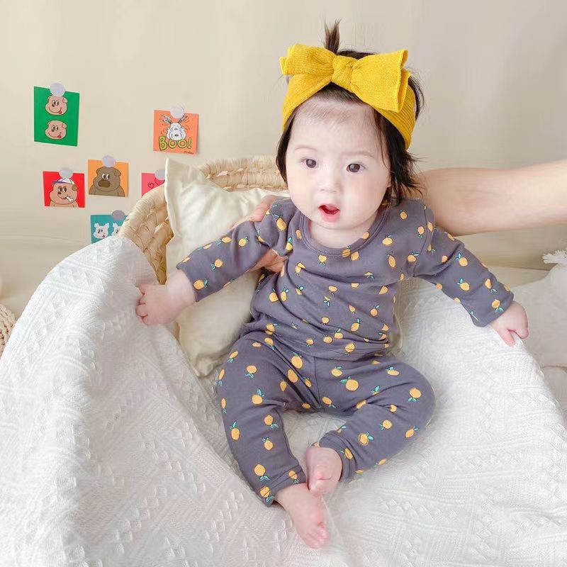 bébé fille assise pyjama bébé fille gris citron