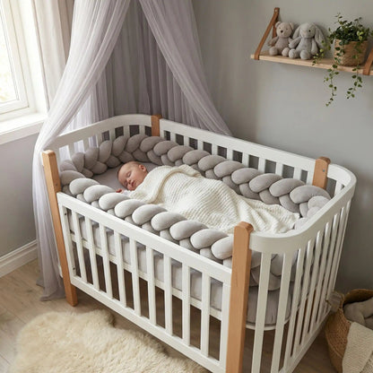belle tresse de lit bebe avec bebe endormi