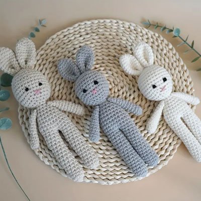 doudou lapin beige gris blanc