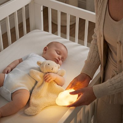 doudou pour bebe mouton au lit bebe endormi