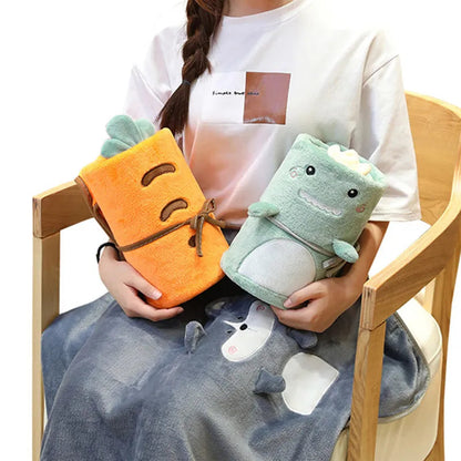 fille porte couverture bebe polaire jaune verte