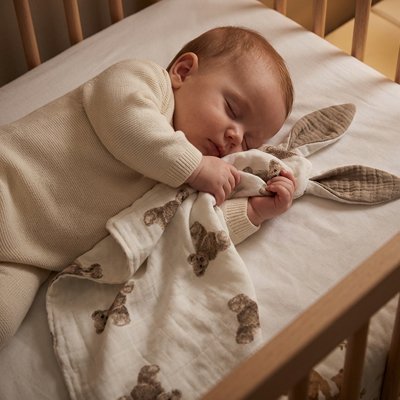 joli doudou bébé fille ourson assis