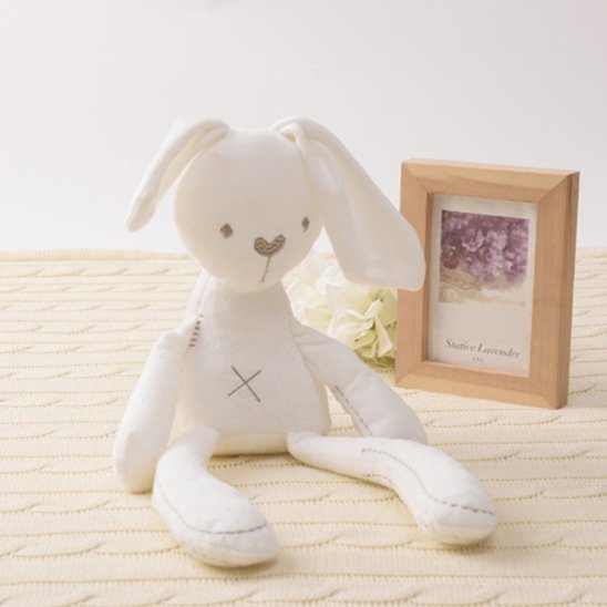 joli doudou bébé lapin blanc
