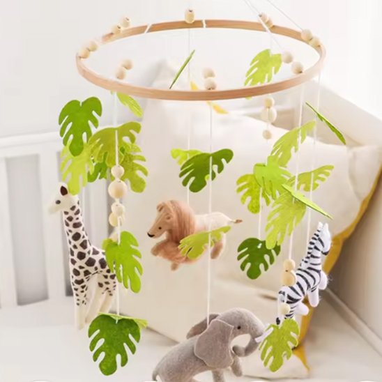 joli mobile bébé savane africaine