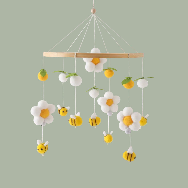 joli mobile lit bébé en bois avec abeilles
