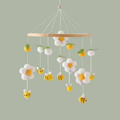 joli mobile lit bébé en bois avec abeilles