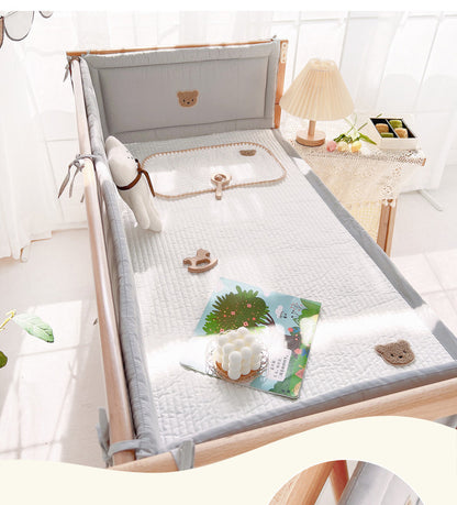 joli tour de lit respirant ourson