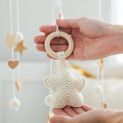 jolie étoile beige du mobile lit bébé