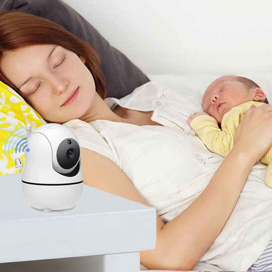 maman bébé dorment avec camera surveillance bebe