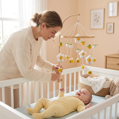 mobile bebe abeille jaune bois