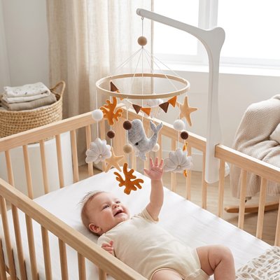 mobile bebe baleine corail