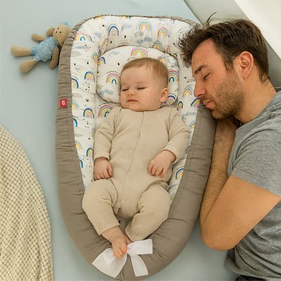 Réducteur de lit bébé arc en ciel gris