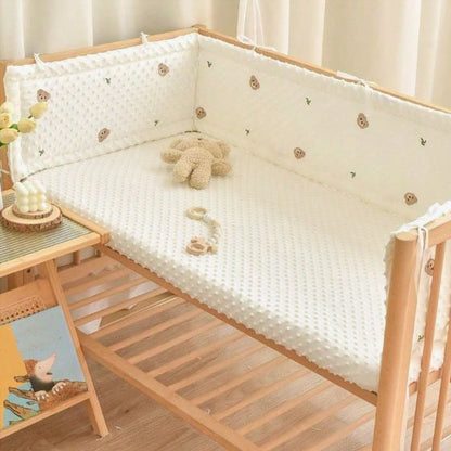 Tour de lit bébé beige dans lit bébé
