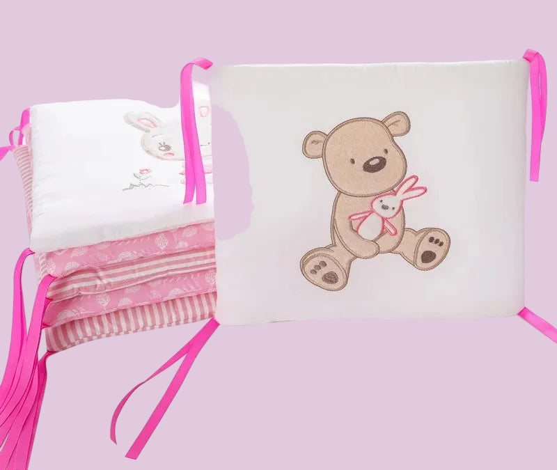 tour de lit blanc rose ourson lapin