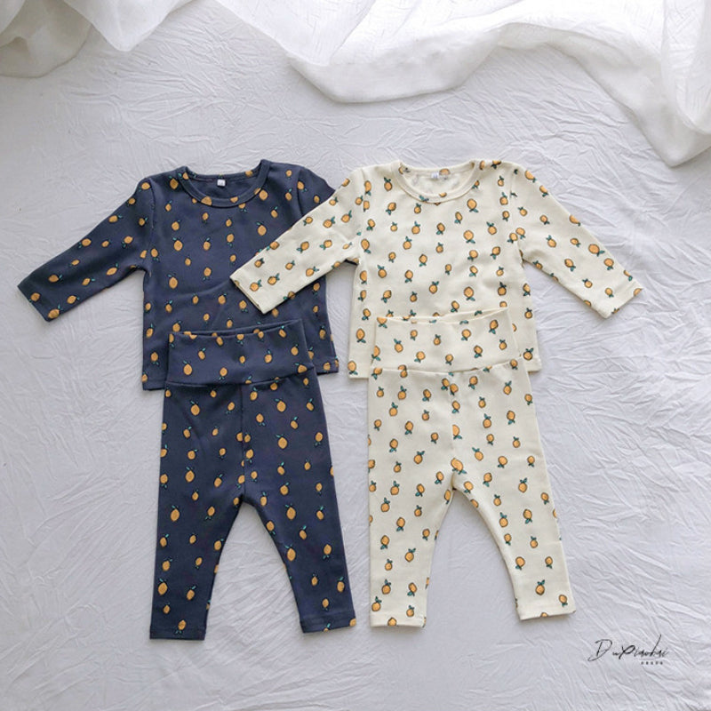 
un pyjama bébé fille gris autre beige fruites